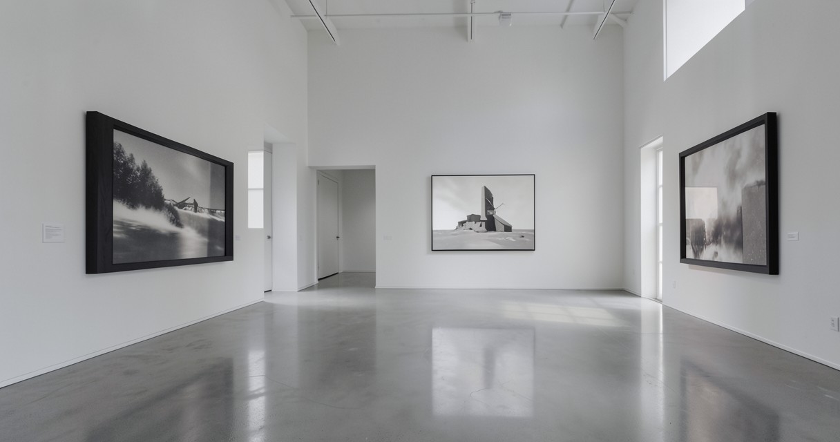 Black Wood Frame Trends This Year — Thin Profiles and Minimalist Aesthetics for Large‑Scale Art